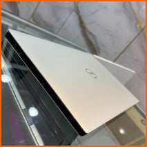Dell XPS 15 9560 Intel Core i7 7th Gen 16GB RAM 512GB SSD 15 Inches FHD Display