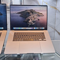Apple MacBook Pro A2141 Intel Core i7 9th Gen 32GB RAM 512GB SSD AMD Radeon Pro 4GB